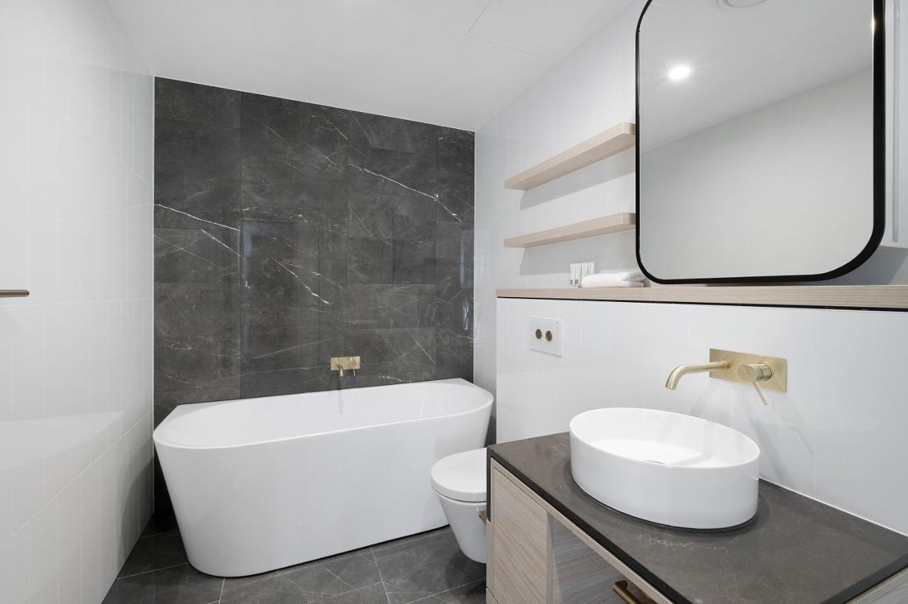 Sea View Beachfront Apartment In Surfers Gold Coast Exterior foto
